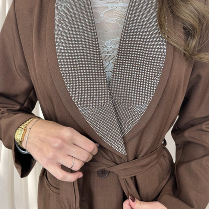 Tailleur Marrone con colletto di brillantini