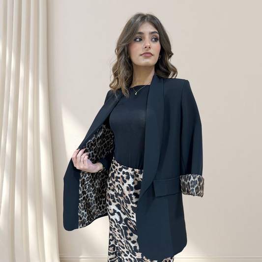 Giacca nera con interno maculato