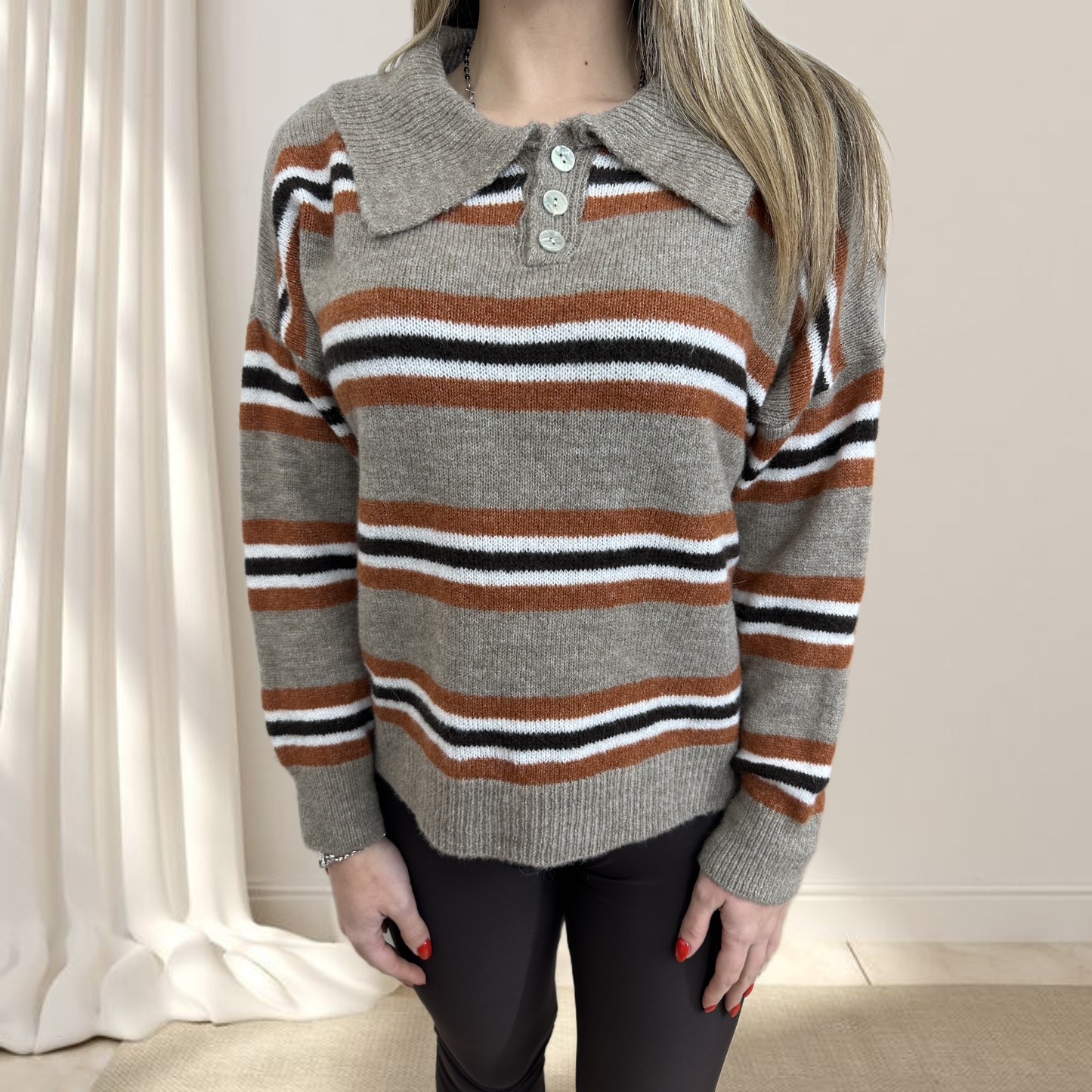 Maglioncino con colletto e bottoni