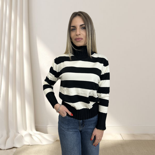 Maglione a strisce collo alto